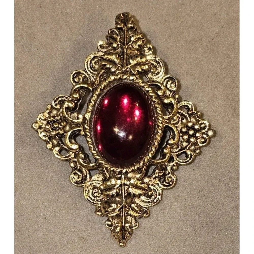 Vintage Gold Tone Filigree Brooch w/ Red Cabochon